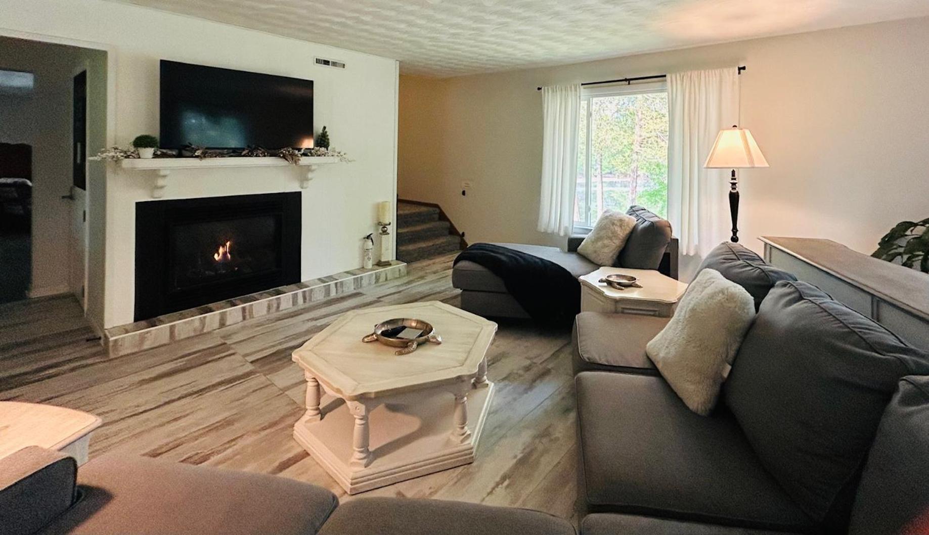 Breezeway Bay - Waterfront Full House