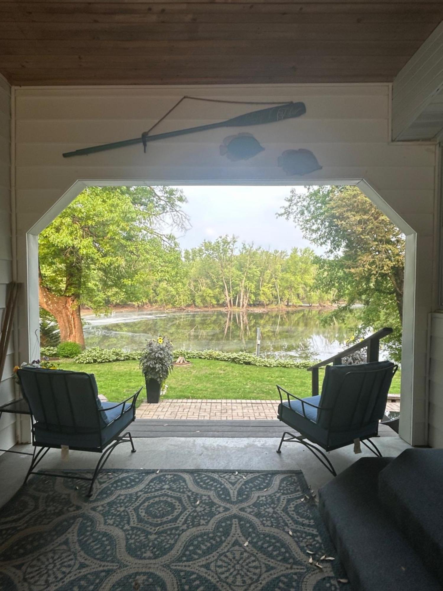Casa de Férias Breezeway Bay - Waterfront Full House *